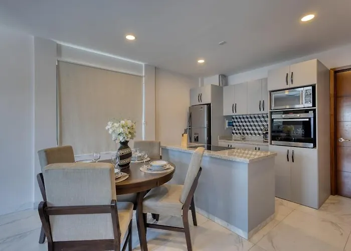 Dog-friendly With Rooftop Infinity Pool, Gym, Ac & Balcony Сasa de vacaciones Cabo San Lucas