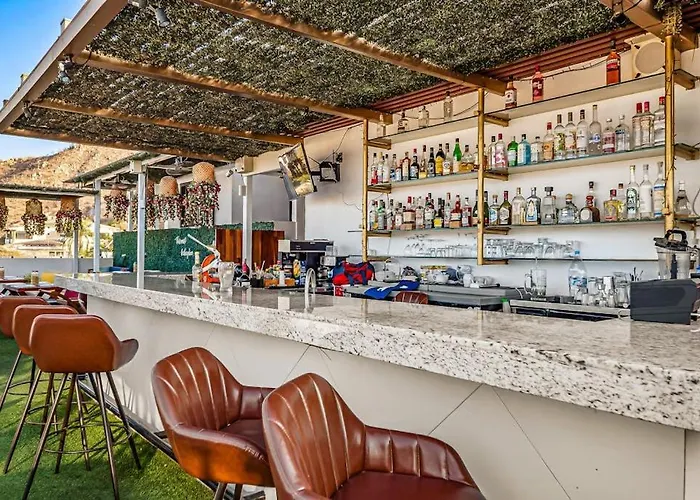 Dog-friendly With Rooftop Infinity Pool, Gym, Ac & Balcony Сasa de vacaciones Cabo San Lucas